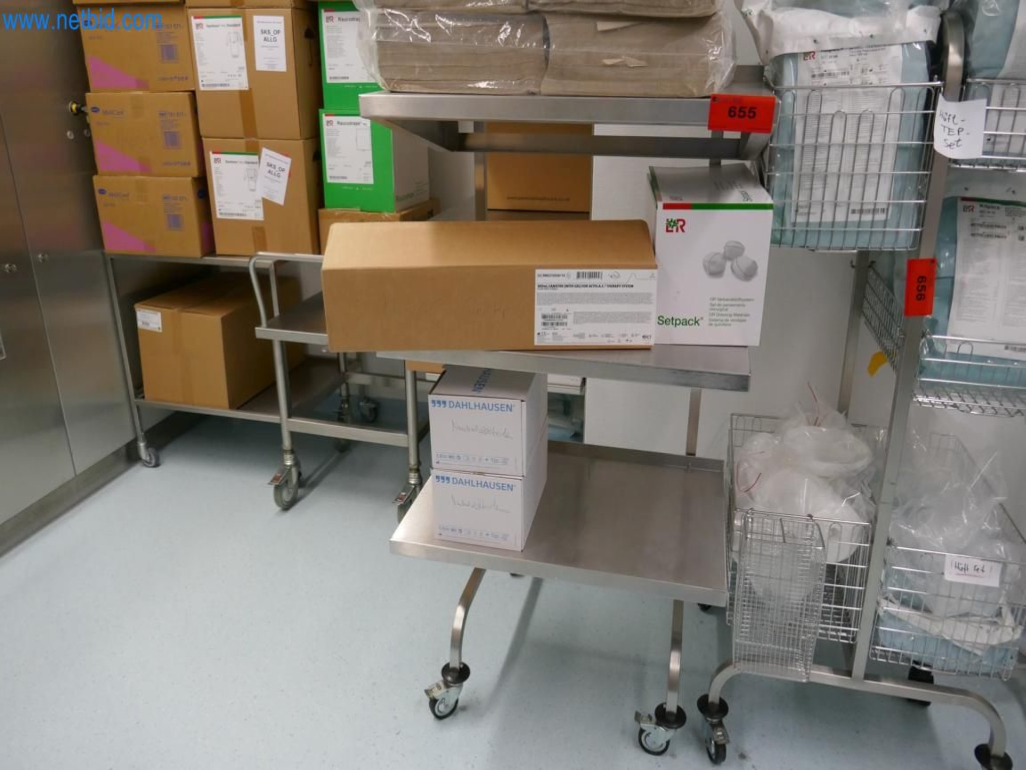 Medyczny sprzęt techniczny, wyposażenie sal operacyjnych, sterylne tace oraz sprzęt i meble szpitalne-1