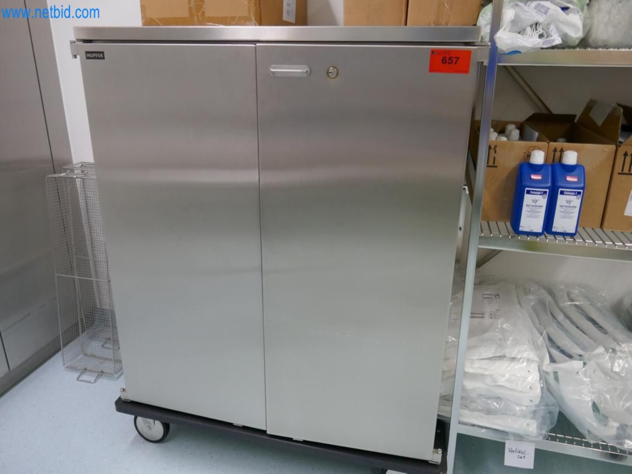 Medyczny sprzęt techniczny, wyposażenie sal operacyjnych, sterylne tace oraz sprzęt i meble szpitalne-1