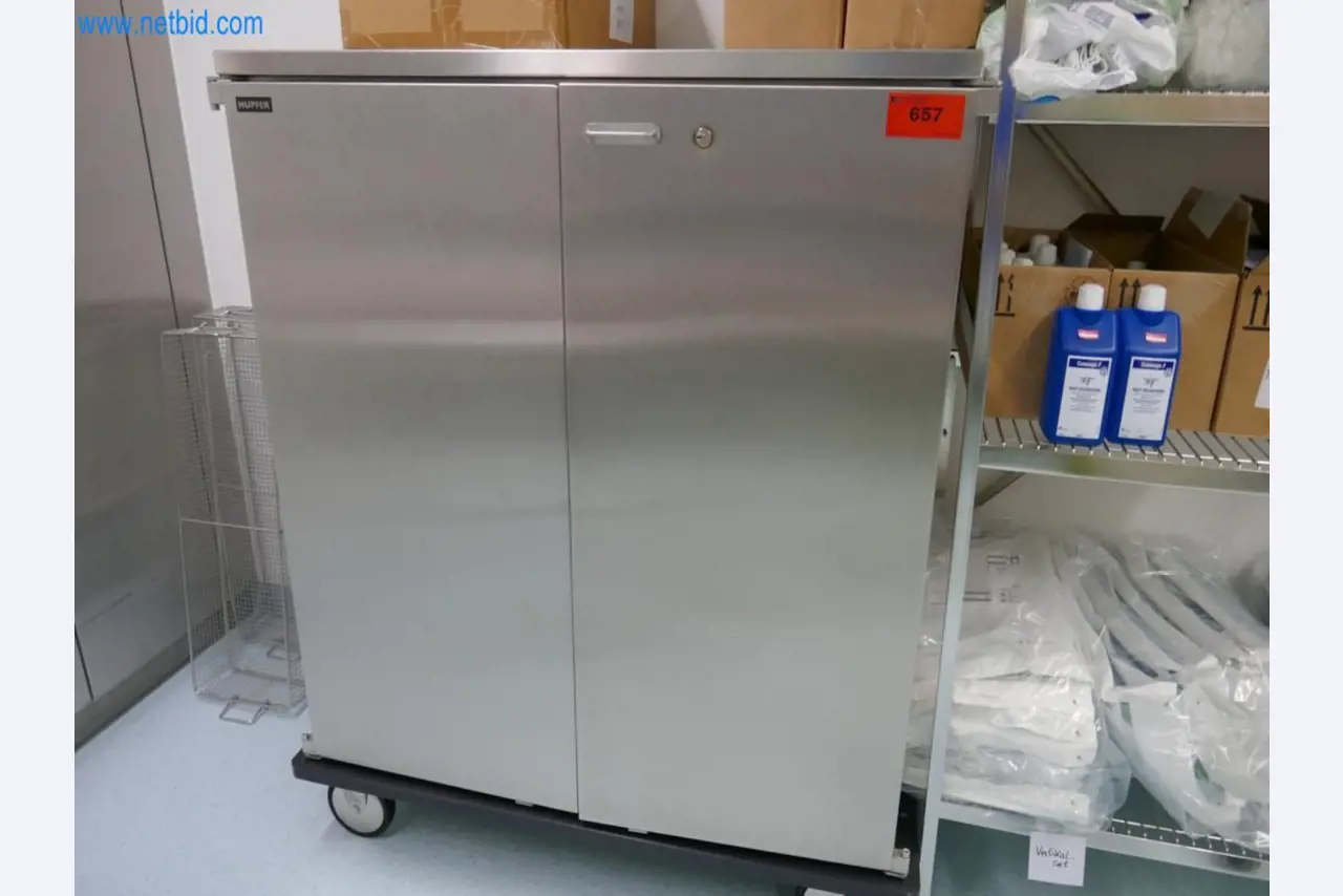 Medyczny sprzęt techniczny, wyposażenie sal operacyjnych, sterylne tace oraz sprzęt i meble szpitalne-1