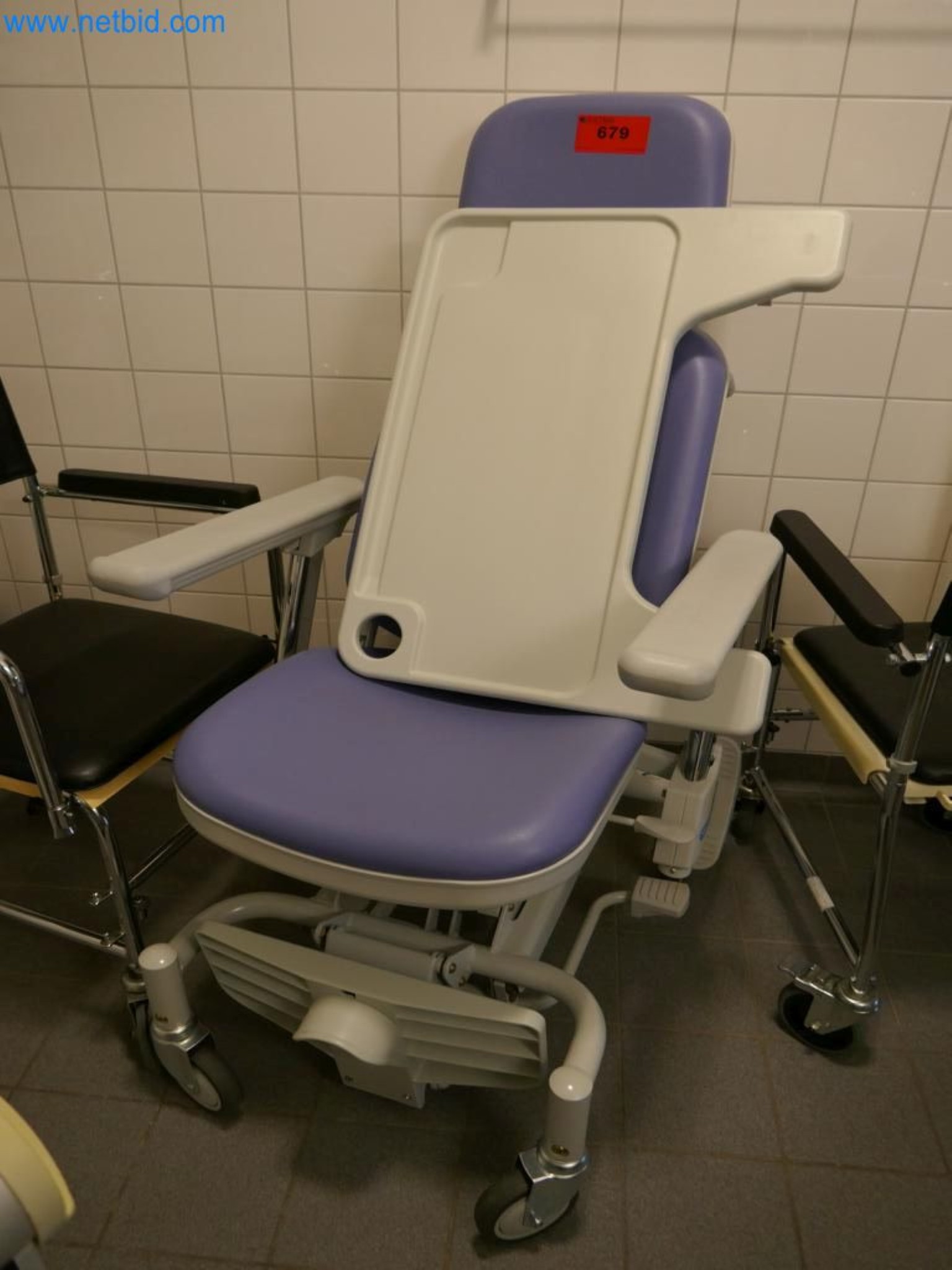 Medyczny sprzęt techniczny, wyposażenie sal operacyjnych, sterylne tace oraz sprzęt i meble szpitalne-2