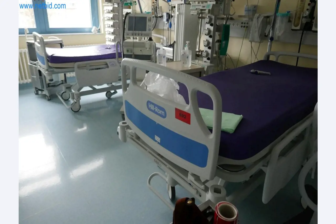 Medyczny sprzęt techniczny, wyposażenie sal operacyjnych, sterylne tace oraz sprzęt i meble szpitalne-1