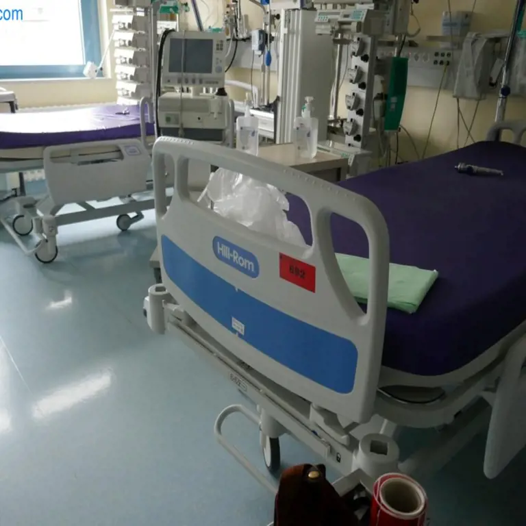 2 Łóżka intensywnej opieki medycznej Hill-Rom