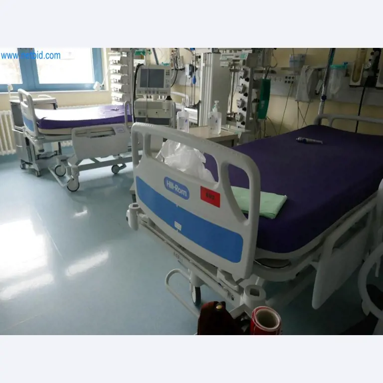 Medyczny sprzęt techniczny, wyposażenie sal operacyjnych, sterylne tace oraz sprzęt i meble szpitalne-1