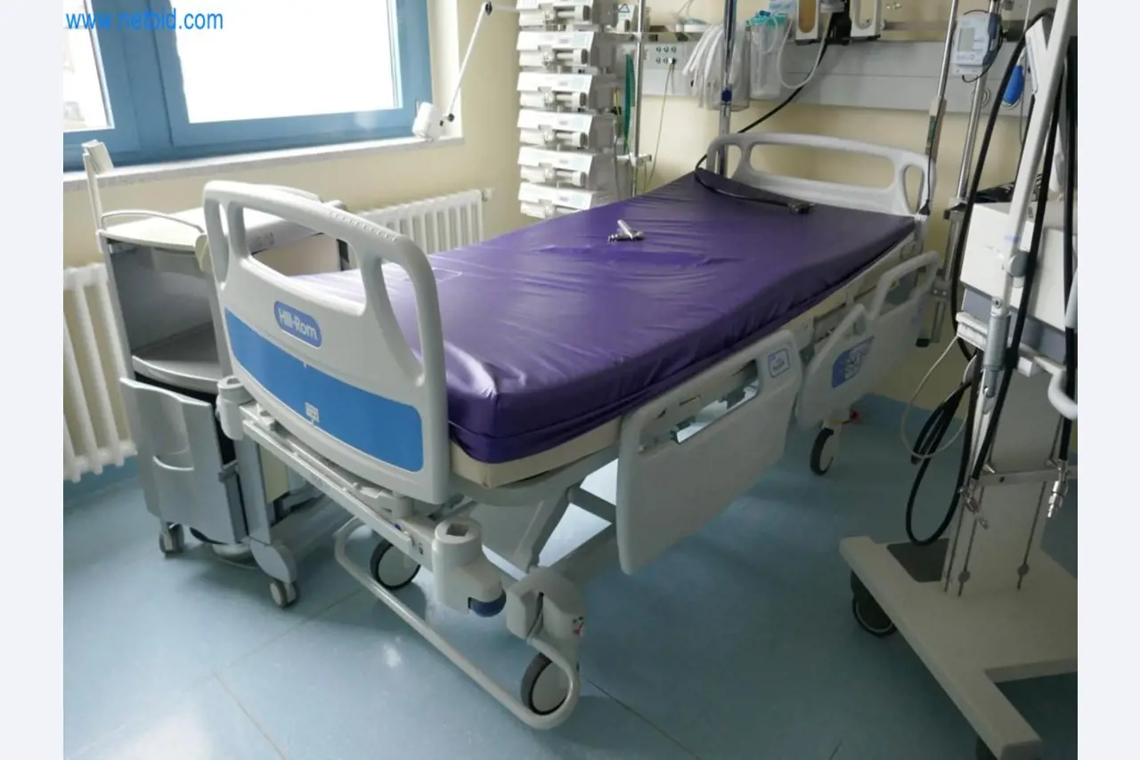 Medyczny sprzęt techniczny, wyposażenie sal operacyjnych, sterylne tace oraz sprzęt i meble szpitalne-3