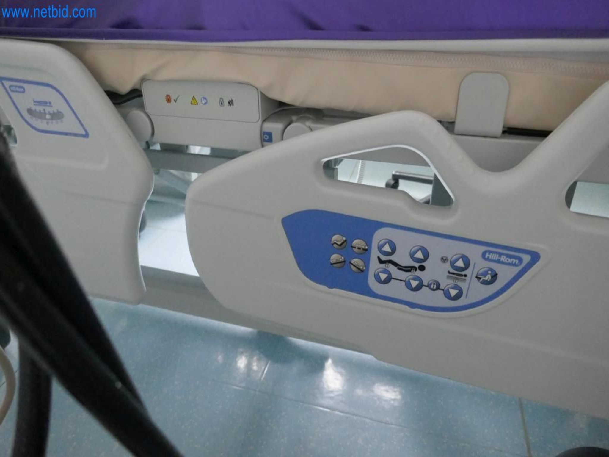 Medyczny sprzęt techniczny, wyposażenie sal operacyjnych, sterylne tace oraz sprzęt i meble szpitalne-4