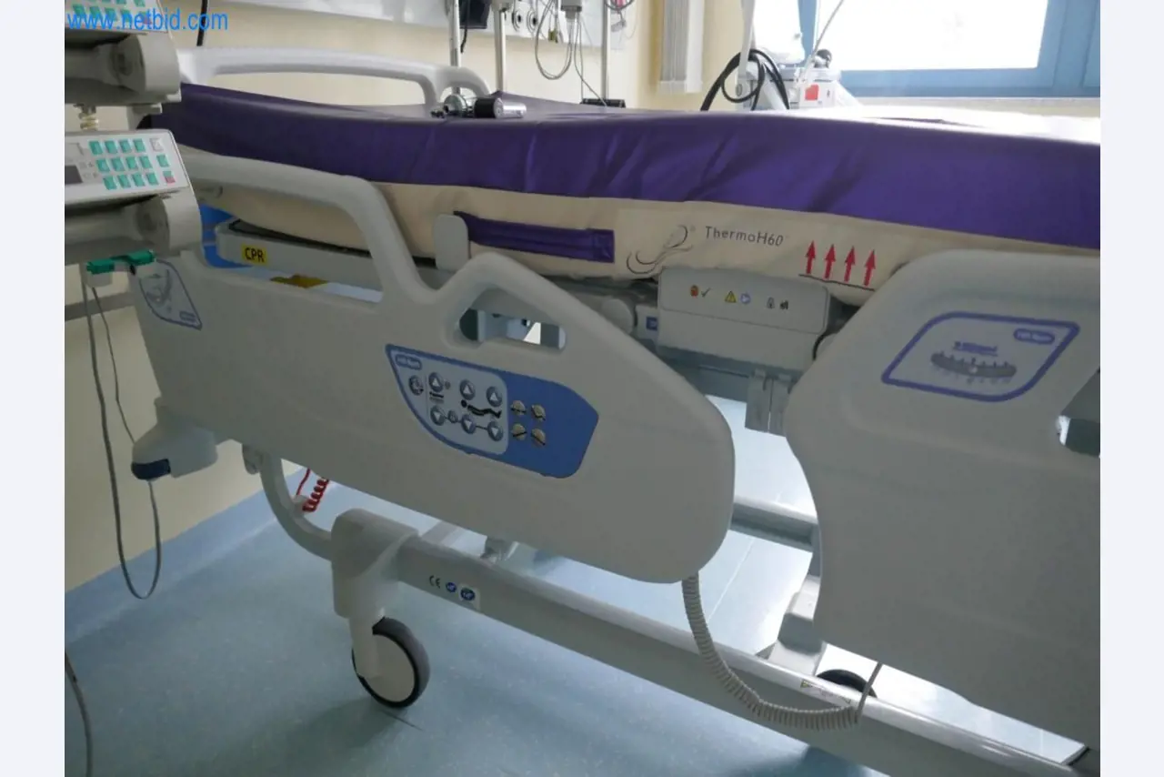 Medyczny sprzęt techniczny, wyposażenie sal operacyjnych, sterylne tace oraz sprzęt i meble szpitalne-3