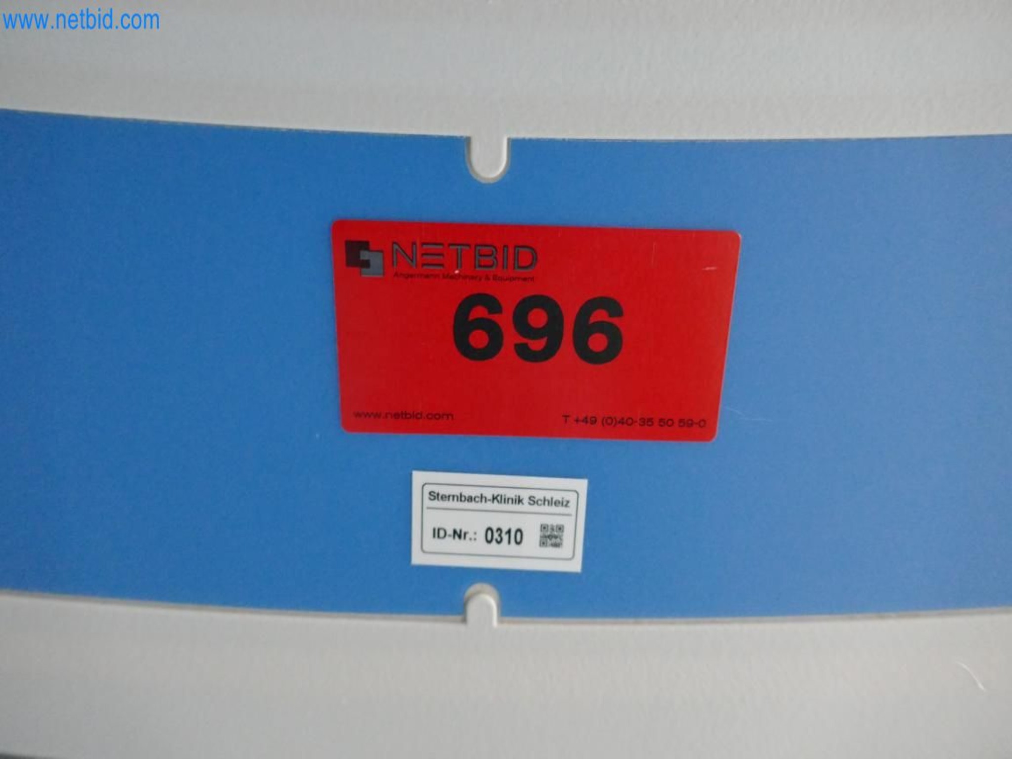 Medyczny sprzęt techniczny, wyposażenie sal operacyjnych, sterylne tace oraz sprzęt i meble szpitalne-4