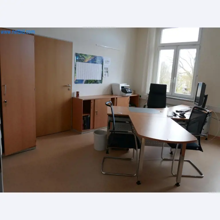 Medyczny sprzęt techniczny, wyposażenie sal operacyjnych, sterylne tace oraz sprzęt i meble szpitalne-1