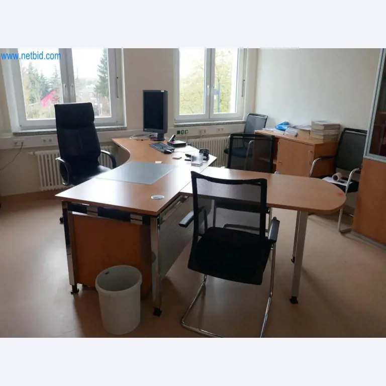 Medyczny sprzęt techniczny, wyposażenie sal operacyjnych, sterylne tace oraz sprzęt i meble szpitalne-2