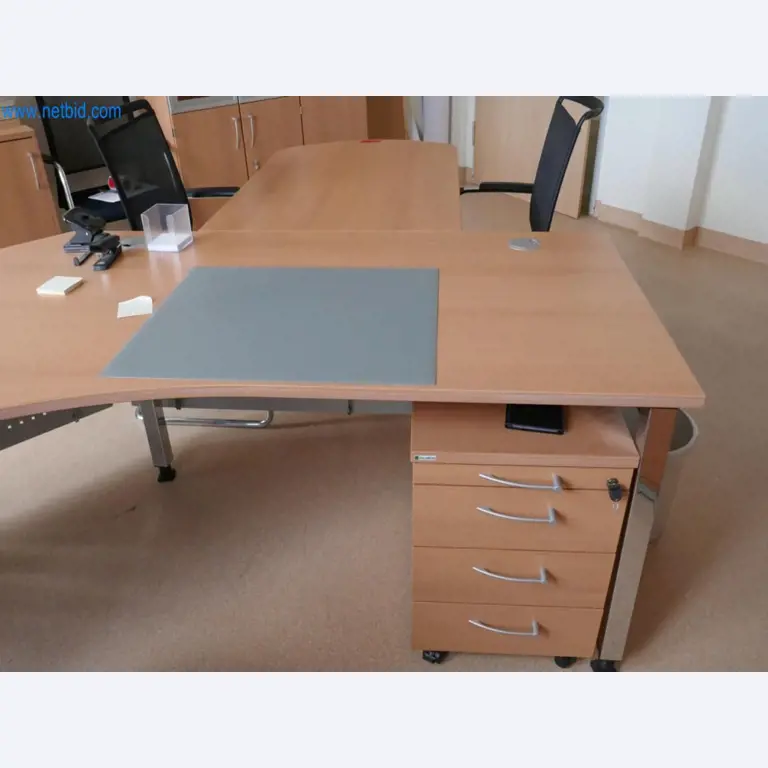 Medyczny sprzęt techniczny, wyposażenie sal operacyjnych, sterylne tace oraz sprzęt i meble szpitalne-4