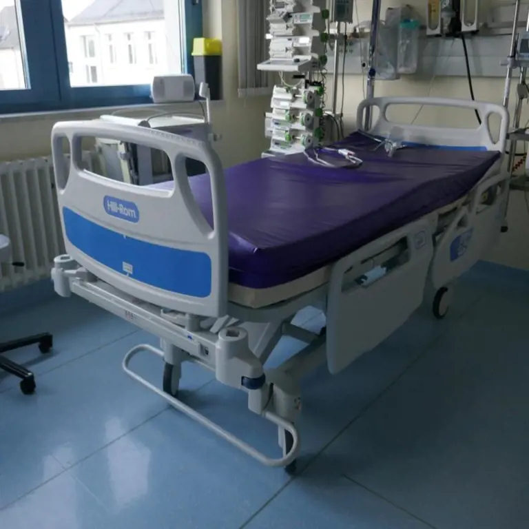 3 Łóżka intensywnej opieki medycznej Hill-Rom