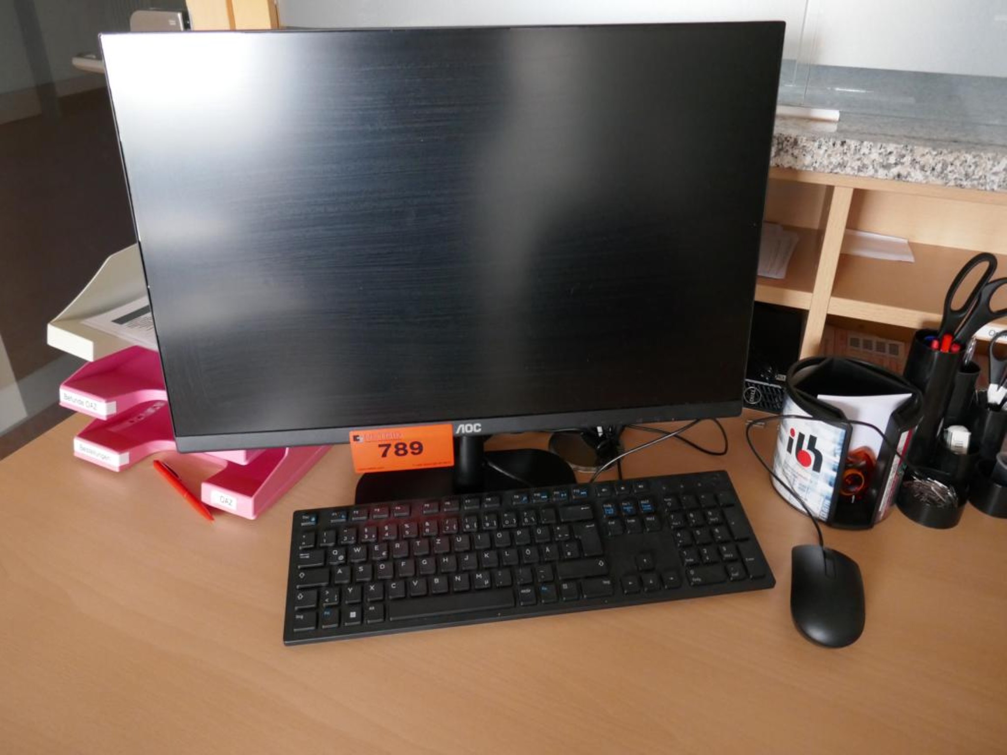 Medyczny sprzęt techniczny, wyposażenie sal operacyjnych, sterylne tace oraz sprzęt i meble szpitalne-1