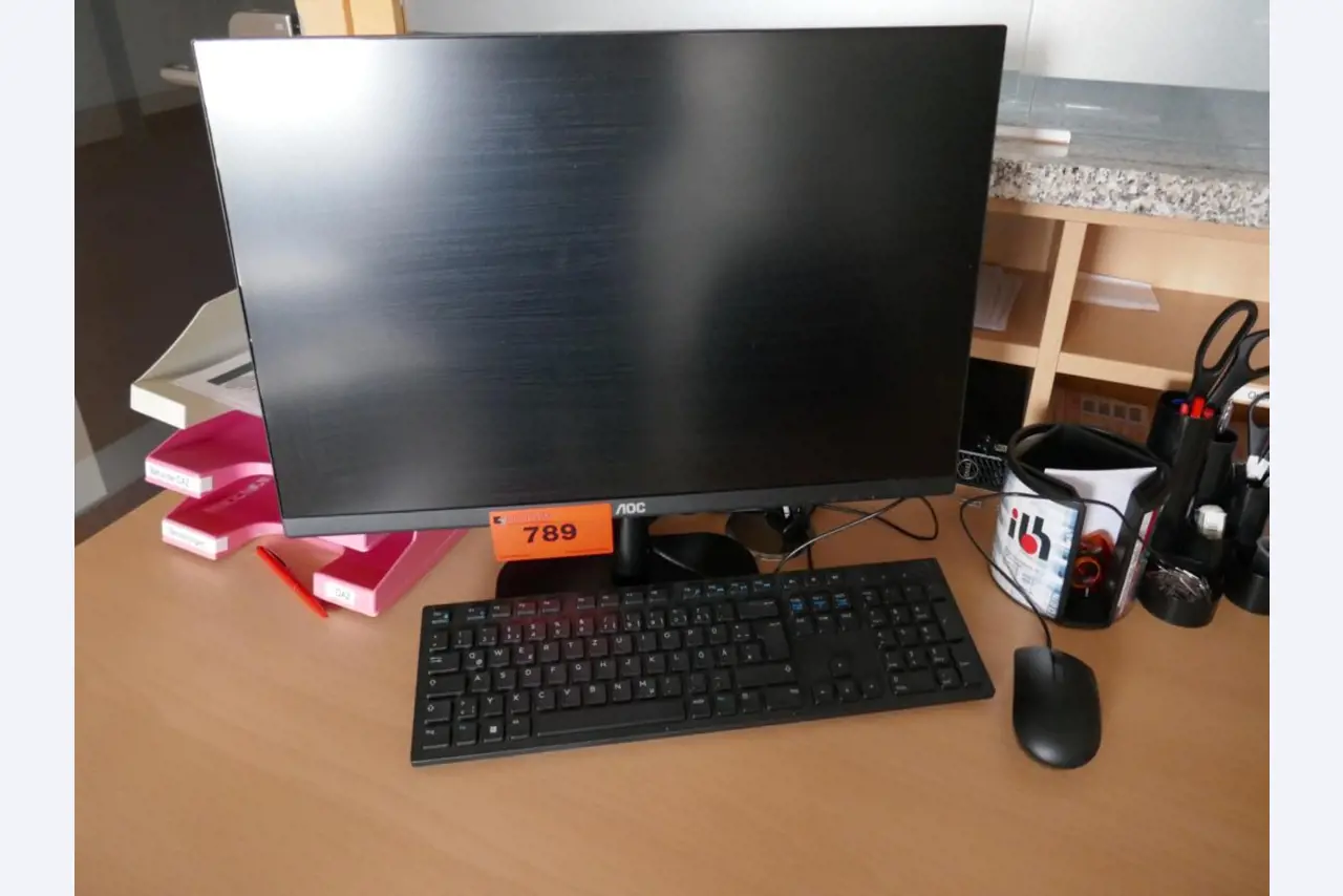 Medyczny sprzęt techniczny, wyposażenie sal operacyjnych, sterylne tace oraz sprzęt i meble szpitalne-1