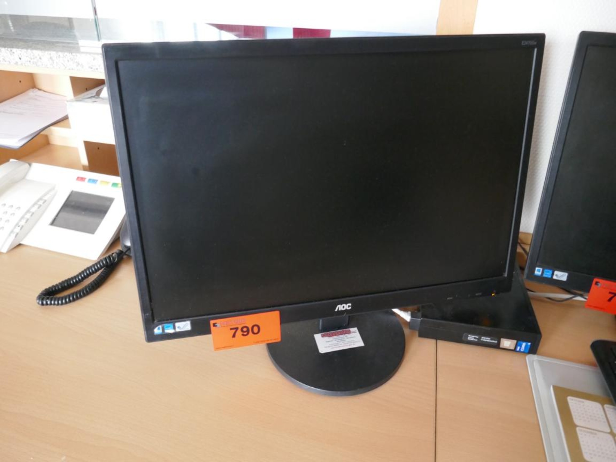 Medyczny sprzęt techniczny, wyposażenie sal operacyjnych, sterylne tace oraz sprzęt i meble szpitalne-1