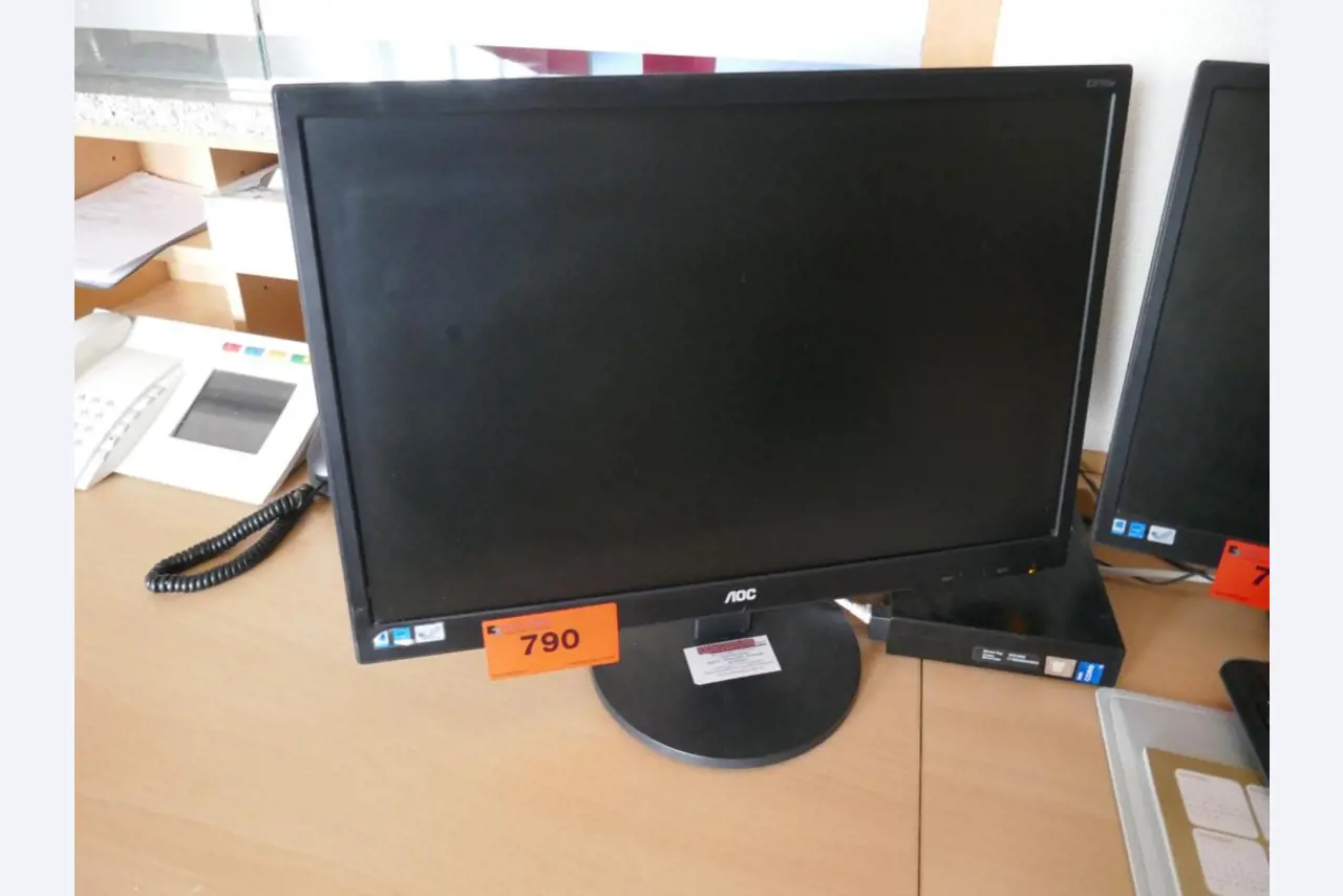 Medyczny sprzęt techniczny, wyposażenie sal operacyjnych, sterylne tace oraz sprzęt i meble szpitalne-1