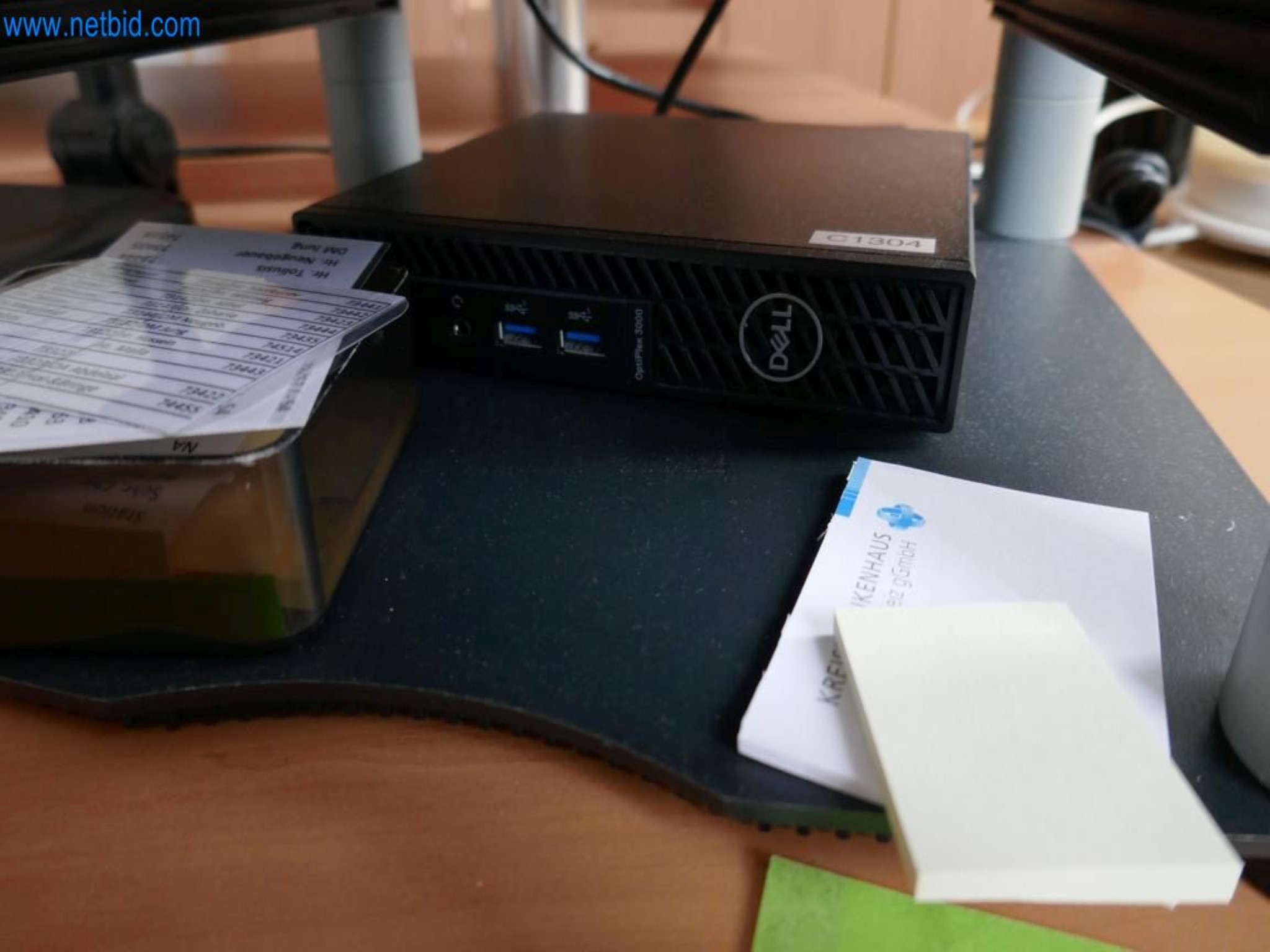 Medizinisch technische Geräte, OP-Einrichtung, Steri-Siebe sowie Einrichtung und Mobiliar eines Krankenhauses-2