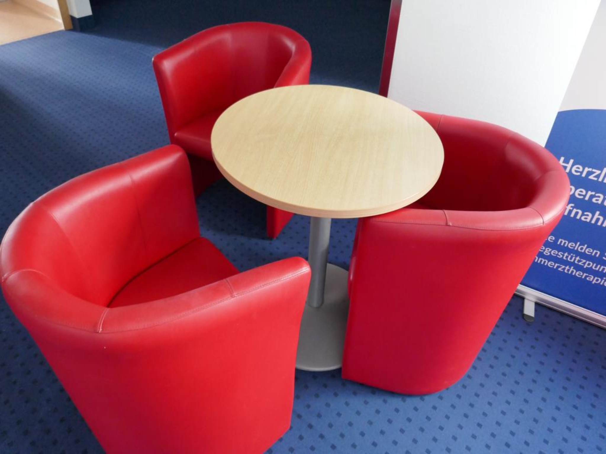 Medyczny sprzęt techniczny, wyposażenie sal operacyjnych, sterylne tace oraz sprzęt i meble szpitalne-2