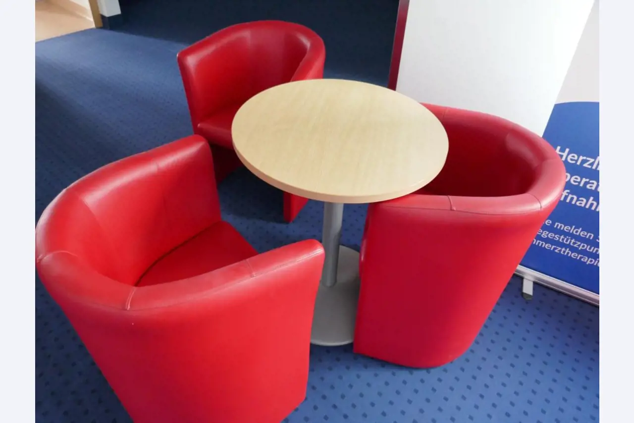 Medyczny sprzęt techniczny, wyposażenie sal operacyjnych, sterylne tace oraz sprzęt i meble szpitalne-2