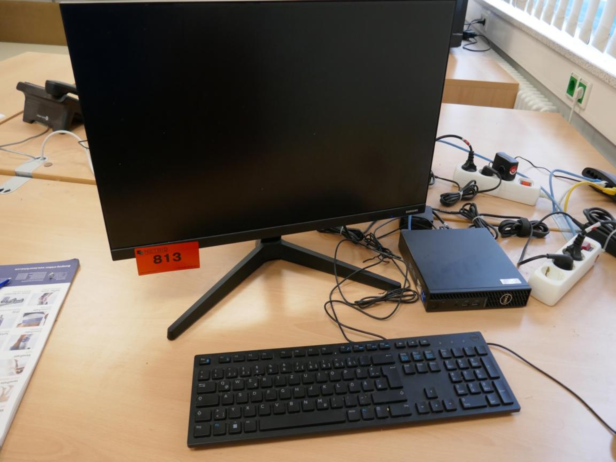 Medyczny sprzęt techniczny, wyposażenie sal operacyjnych, sterylne tace oraz sprzęt i meble szpitalne-1