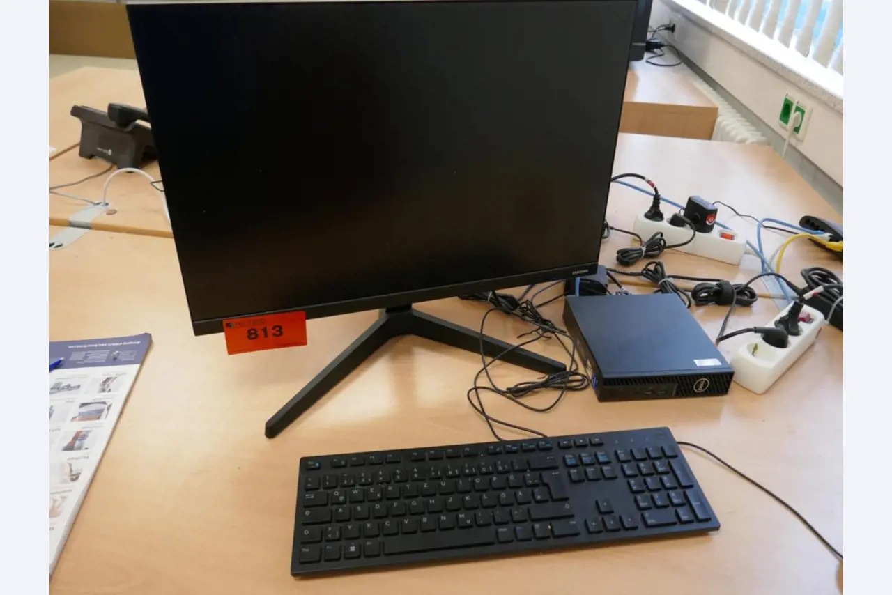 Medyczny sprzęt techniczny, wyposażenie sal operacyjnych, sterylne tace oraz sprzęt i meble szpitalne-1