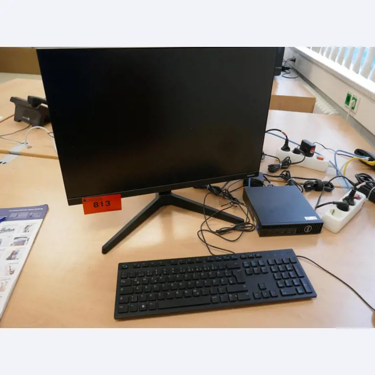 Medyczny sprzęt techniczny, wyposażenie sal operacyjnych, sterylne tace oraz sprzęt i meble szpitalne-1