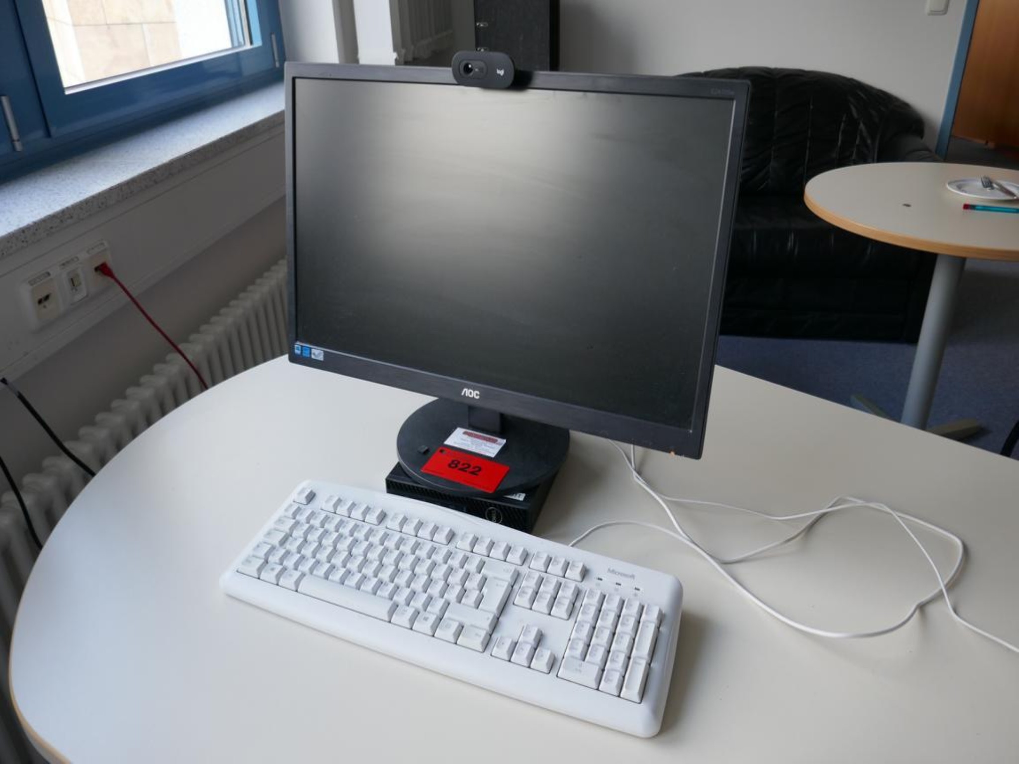 Medyczny sprzęt techniczny, wyposażenie sal operacyjnych, sterylne tace oraz sprzęt i meble szpitalne-1