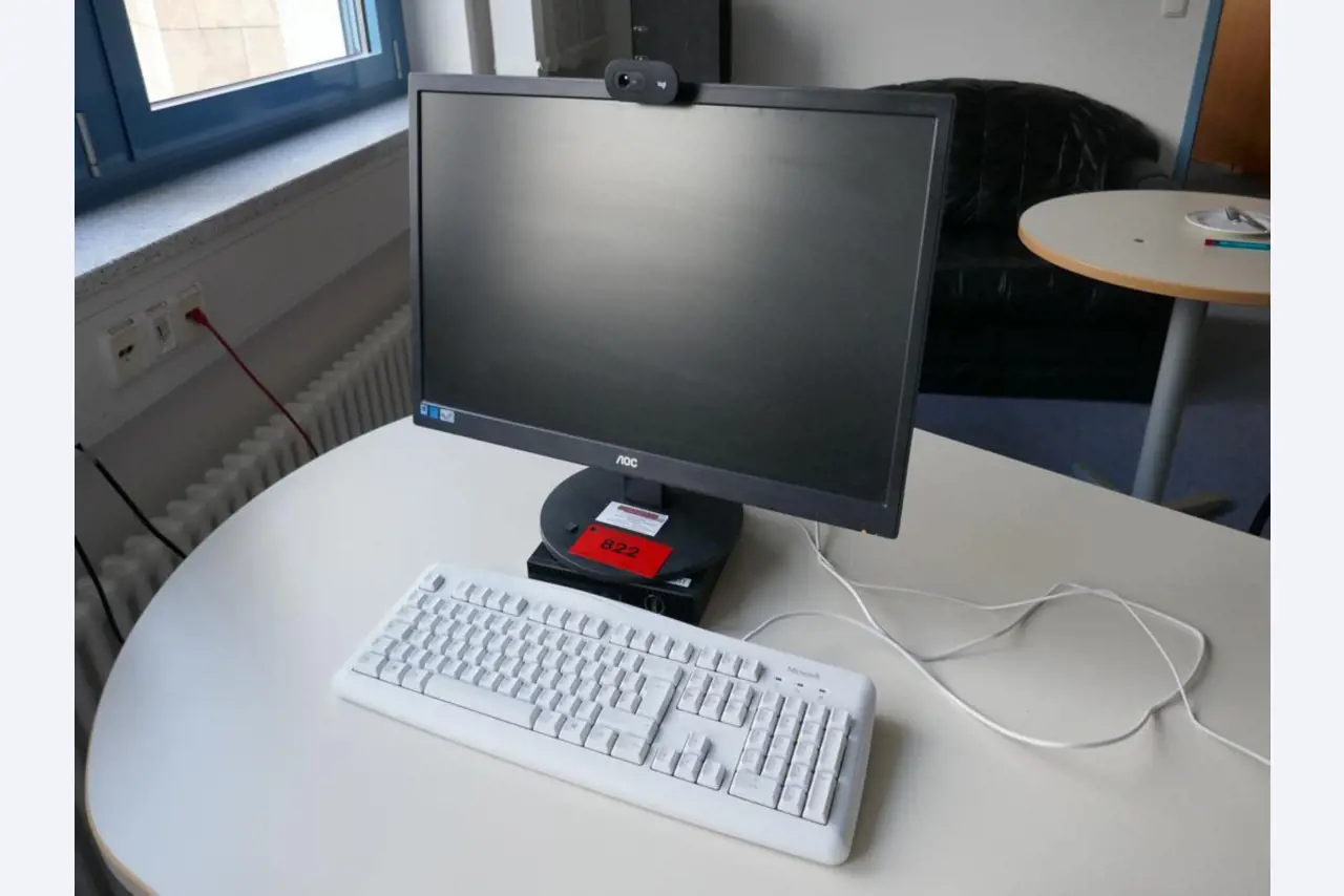 Medyczny sprzęt techniczny, wyposażenie sal operacyjnych, sterylne tace oraz sprzęt i meble szpitalne-1