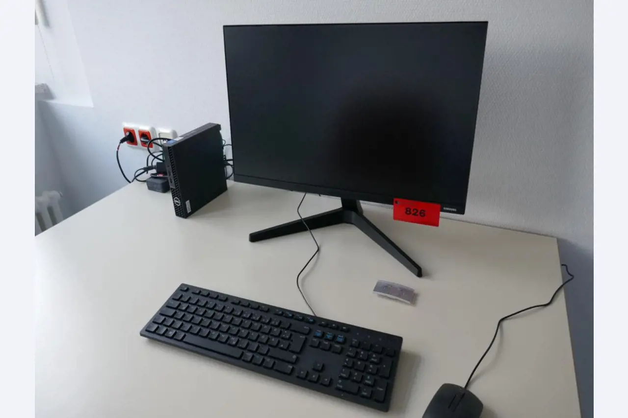 Medyczny sprzęt techniczny, wyposażenie sal operacyjnych, sterylne tace oraz sprzęt i meble szpitalne-1