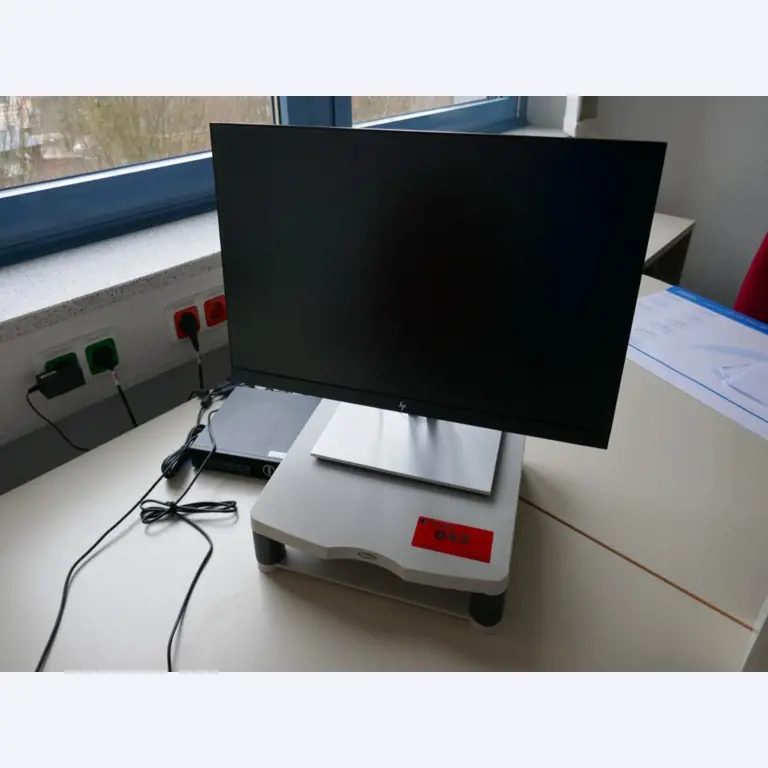 Medyczny sprzęt techniczny, wyposażenie sal operacyjnych, sterylne tace oraz sprzęt i meble szpitalne-1