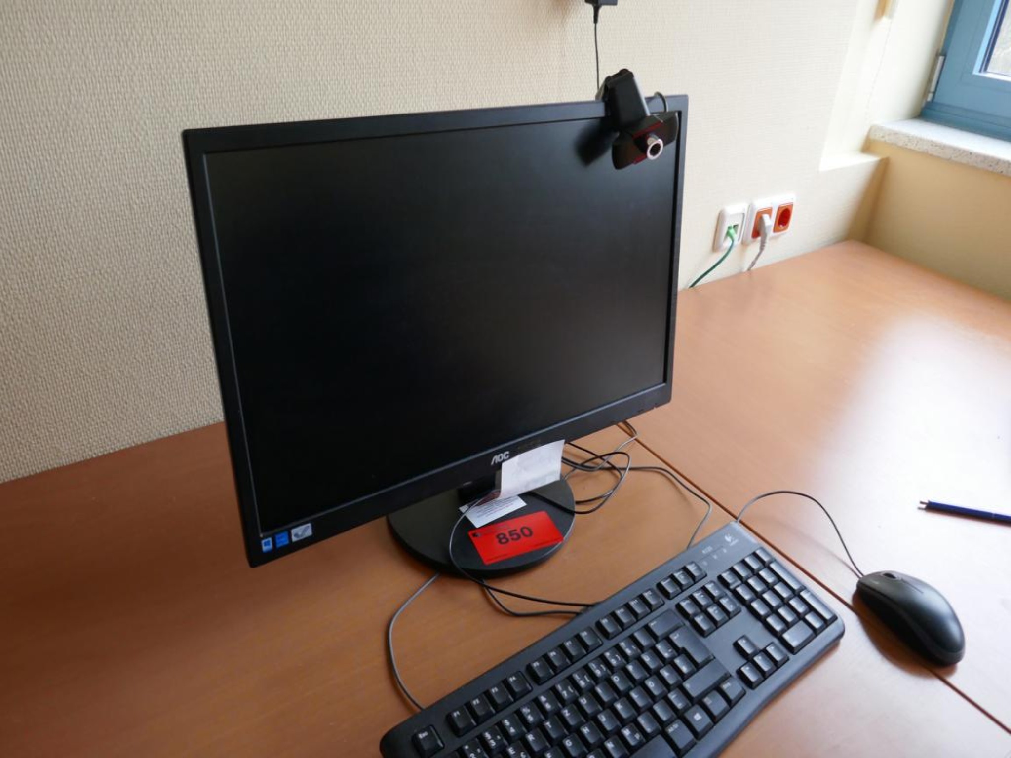 Medyczny sprzęt techniczny, wyposażenie sal operacyjnych, sterylne tace oraz sprzęt i meble szpitalne-1