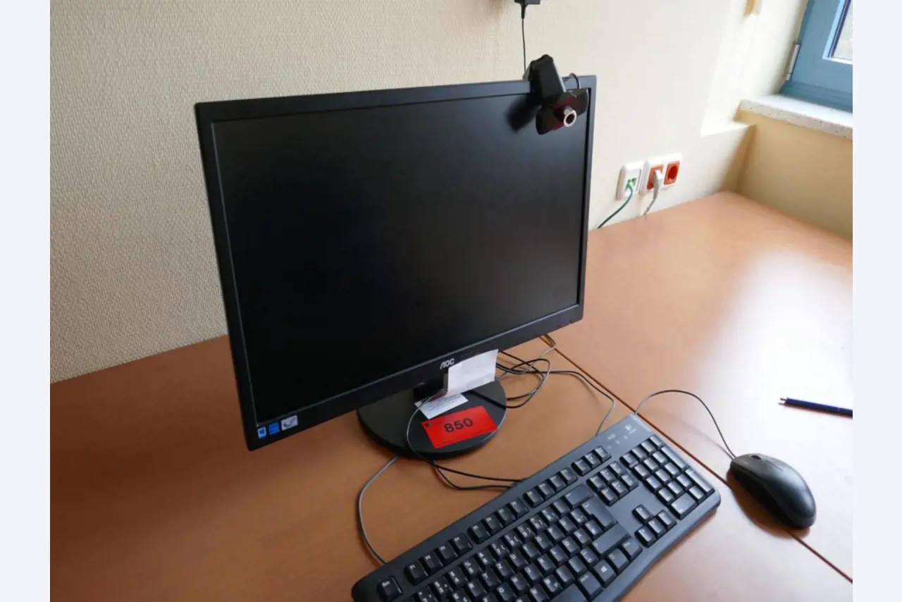 Medyczny sprzęt techniczny, wyposażenie sal operacyjnych, sterylne tace oraz sprzęt i meble szpitalne-1