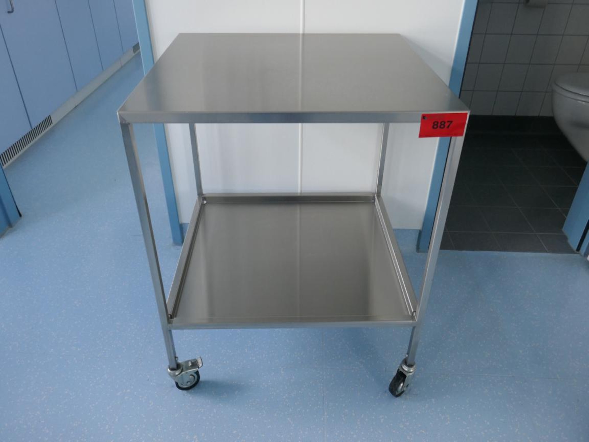 Medyczny sprzęt techniczny, wyposażenie sal operacyjnych, sterylne tace oraz sprzęt i meble szpitalne-1