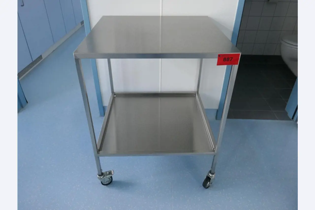 Medyczny sprzęt techniczny, wyposażenie sal operacyjnych, sterylne tace oraz sprzęt i meble szpitalne-1