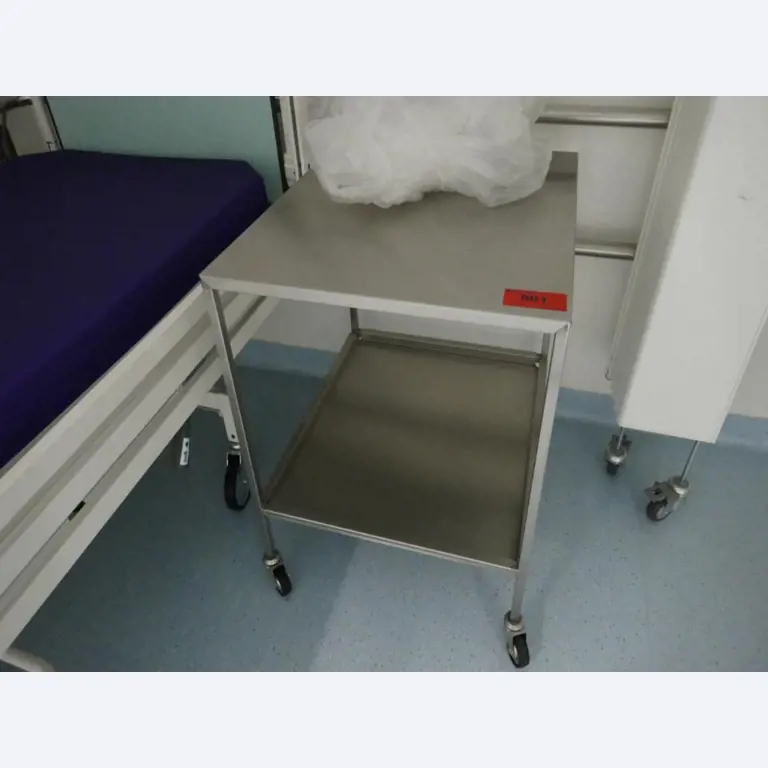 Medyczny sprzęt techniczny, wyposażenie sal operacyjnych, sterylne tace oraz sprzęt i meble szpitalne-1