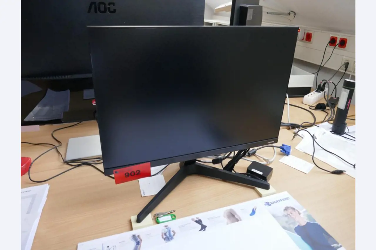 Medyczny sprzęt techniczny, wyposażenie sal operacyjnych, sterylne tace oraz sprzęt i meble szpitalne-1