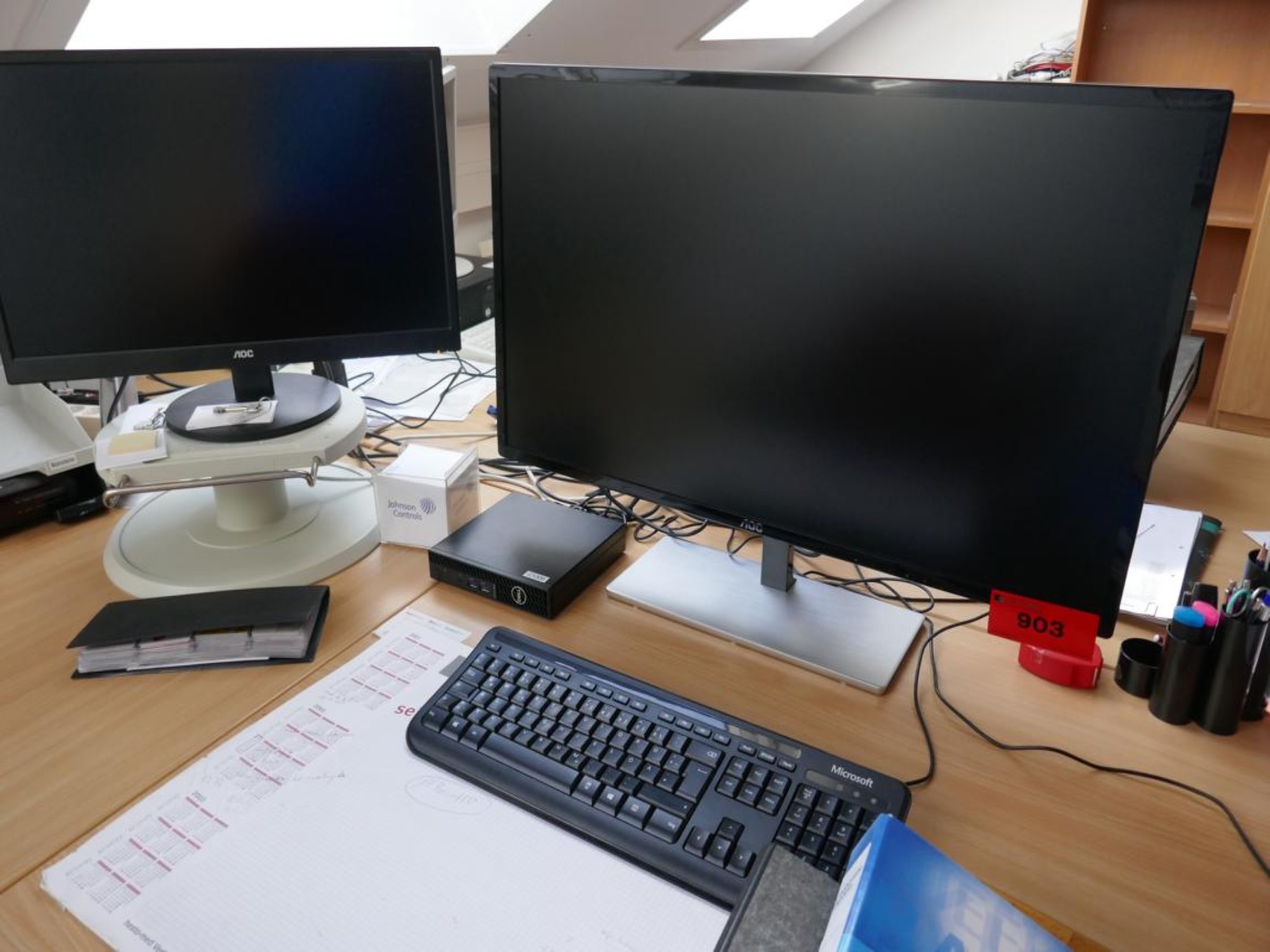 Medyczny sprzęt techniczny, wyposażenie sal operacyjnych, sterylne tace oraz sprzęt i meble szpitalne-1