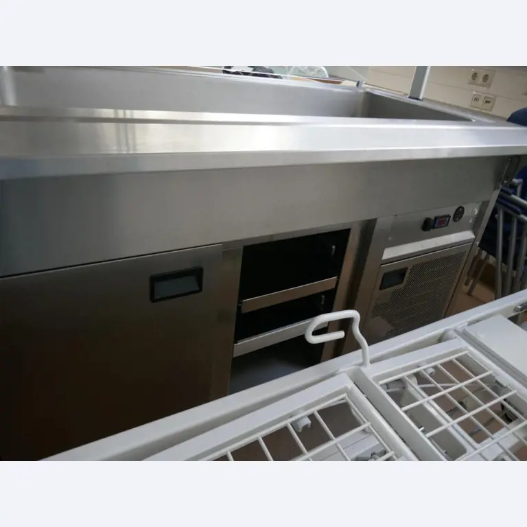 Medyczny sprzęt techniczny, wyposażenie sal operacyjnych, sterylne tace oraz sprzęt i meble szpitalne-2