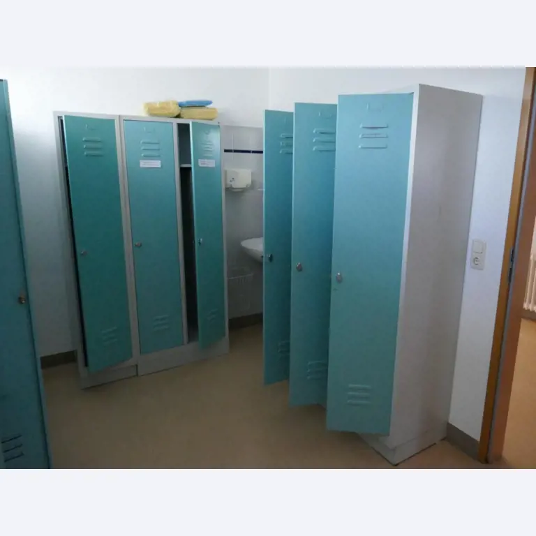 Medyczny sprzęt techniczny, wyposażenie sal operacyjnych, sterylne tace oraz sprzęt i meble szpitalne-2