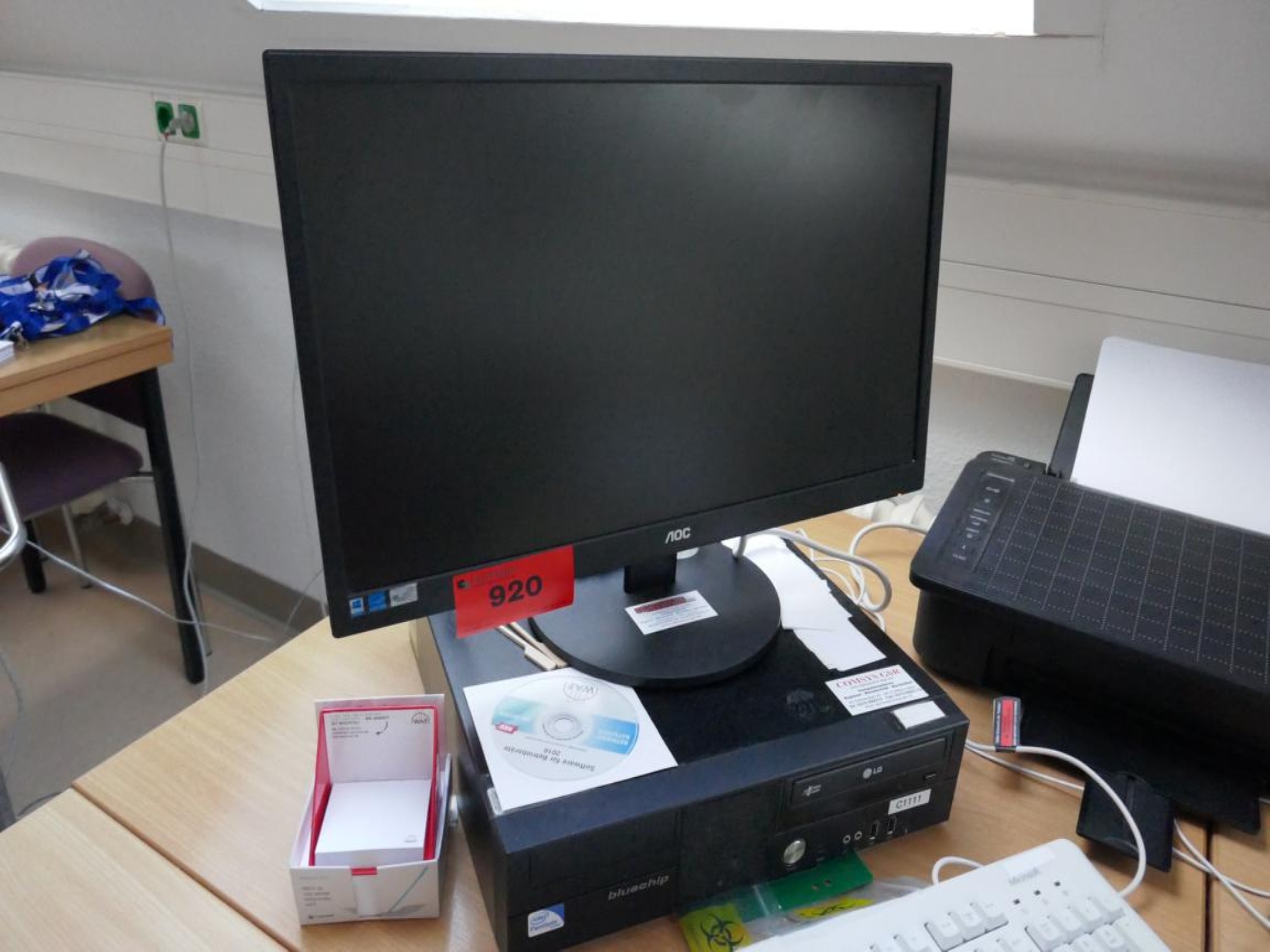 Medyczny sprzęt techniczny, wyposażenie sal operacyjnych, sterylne tace oraz sprzęt i meble szpitalne-1