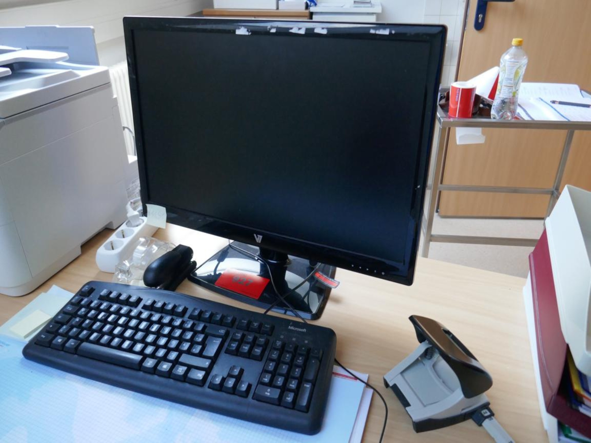 Medyczny sprzęt techniczny, wyposażenie sal operacyjnych, sterylne tace oraz sprzęt i meble szpitalne-1