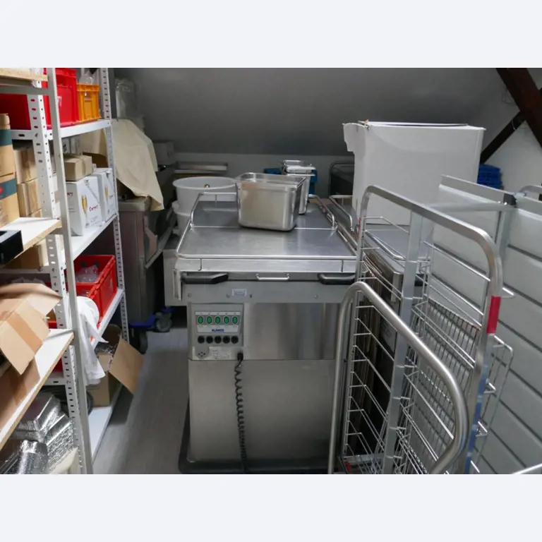 Medyczny sprzęt techniczny, wyposażenie sal operacyjnych, sterylne tace oraz sprzęt i meble szpitalne-1