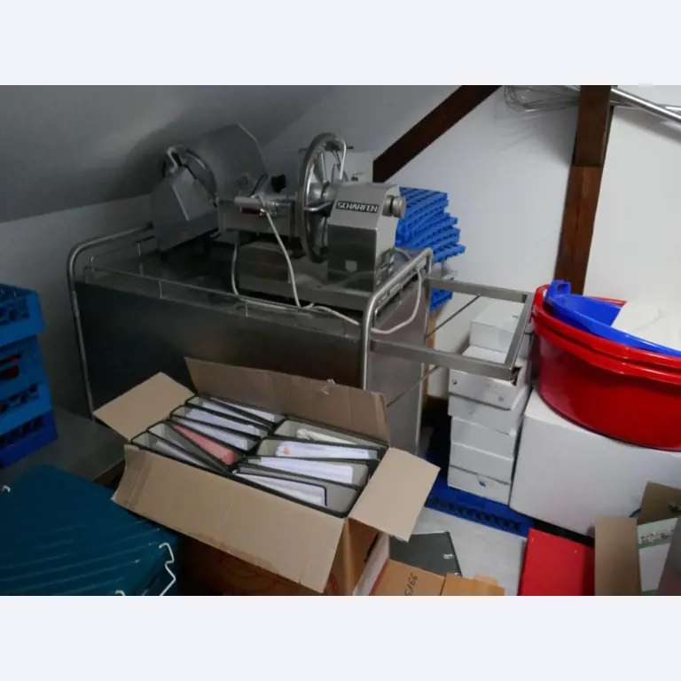 Medyczny sprzęt techniczny, wyposażenie sal operacyjnych, sterylne tace oraz sprzęt i meble szpitalne-5