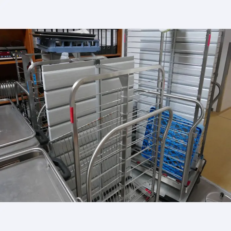 Medyczny sprzęt techniczny, wyposażenie sal operacyjnych, sterylne tace oraz sprzęt i meble szpitalne-1