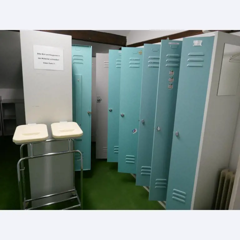 Medyczny sprzęt techniczny, wyposażenie sal operacyjnych, sterylne tace oraz sprzęt i meble szpitalne-2