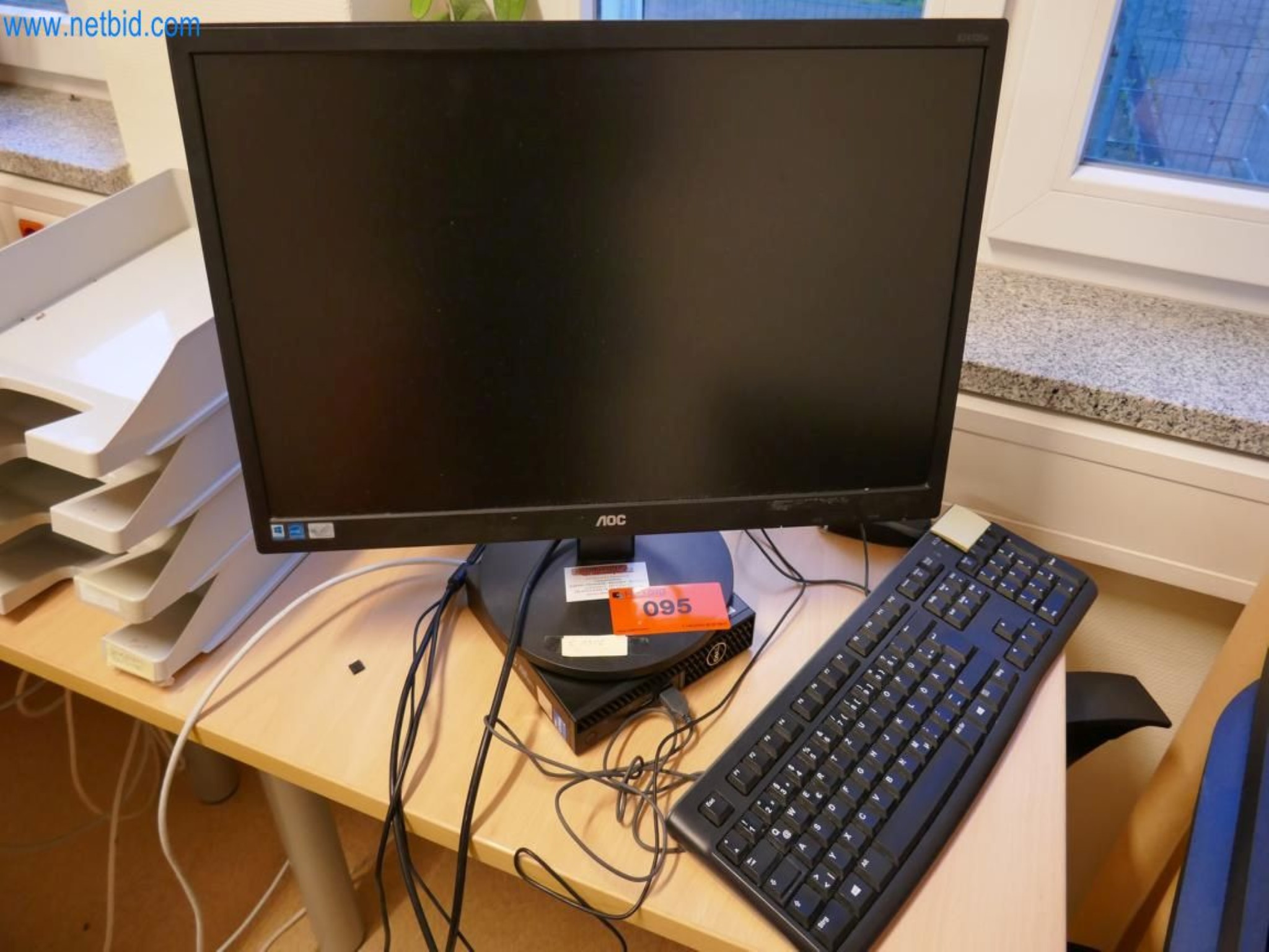 Medyczny sprzęt techniczny, wyposażenie sal operacyjnych, sterylne tace oraz sprzęt i meble szpitalne-1