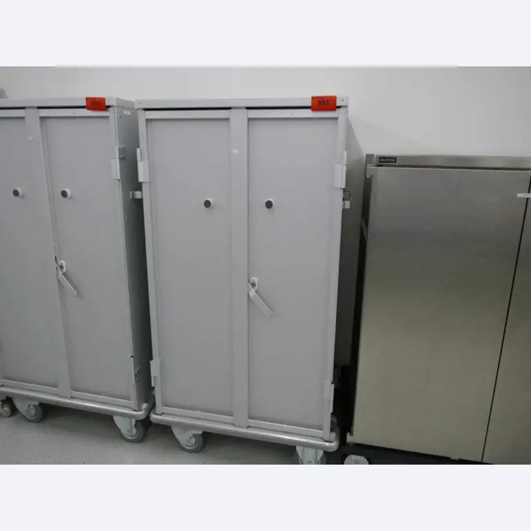 Medyczny sprzęt techniczny, wyposażenie sal operacyjnych, sterylne tace oraz sprzęt i meble szpitalne-1