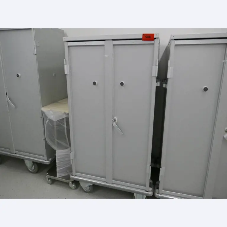 Medyczny sprzęt techniczny, wyposażenie sal operacyjnych, sterylne tace oraz sprzęt i meble szpitalne-1