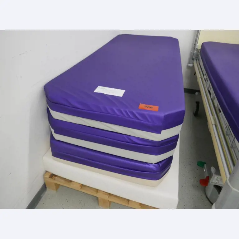 Medyczny sprzęt techniczny, wyposażenie sal operacyjnych, sterylne tace oraz sprzęt i meble szpitalne-1