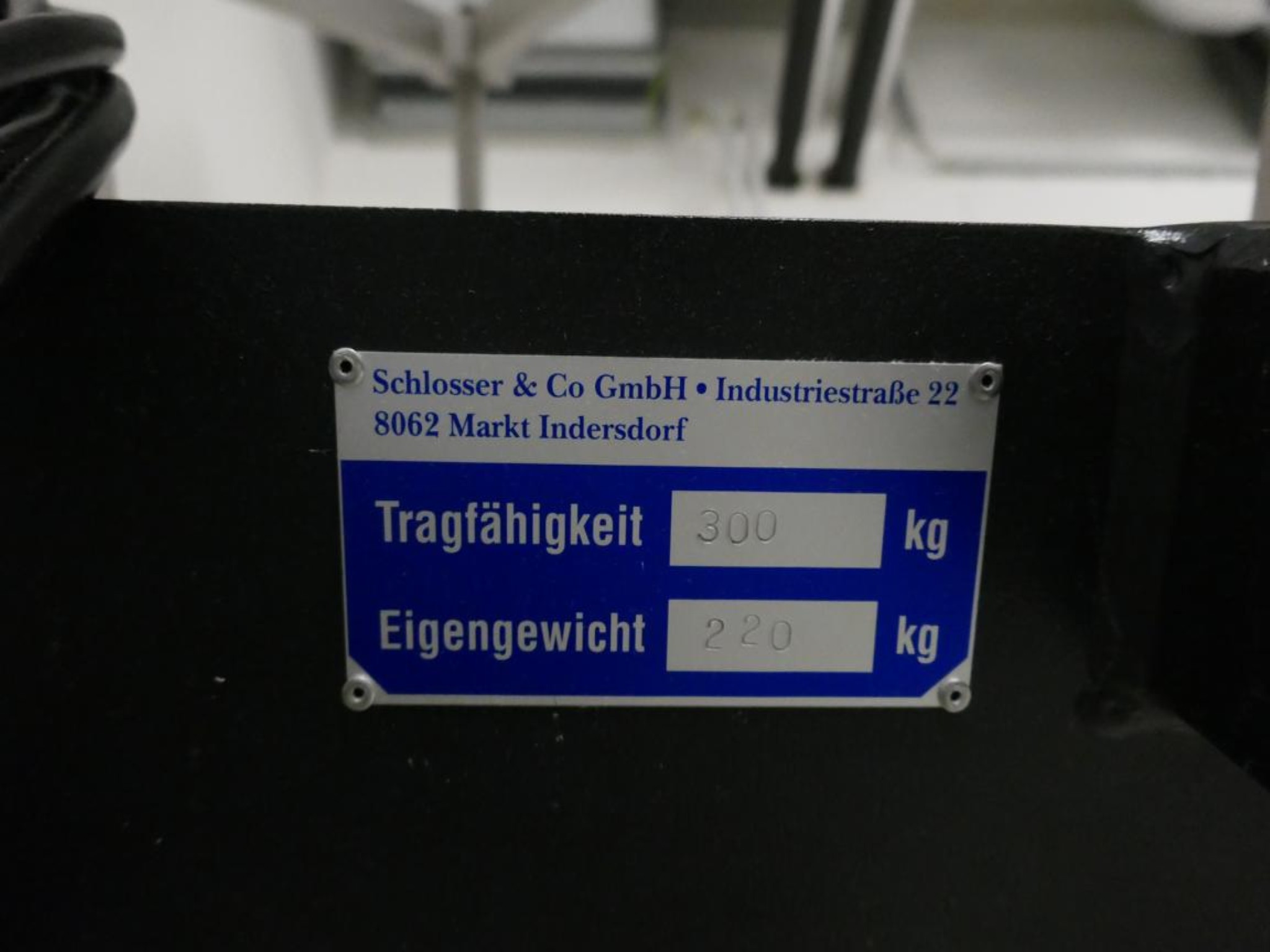 Medyczny sprzęt techniczny, wyposażenie sal operacyjnych, sterylne tace oraz sprzęt i meble szpitalne-2