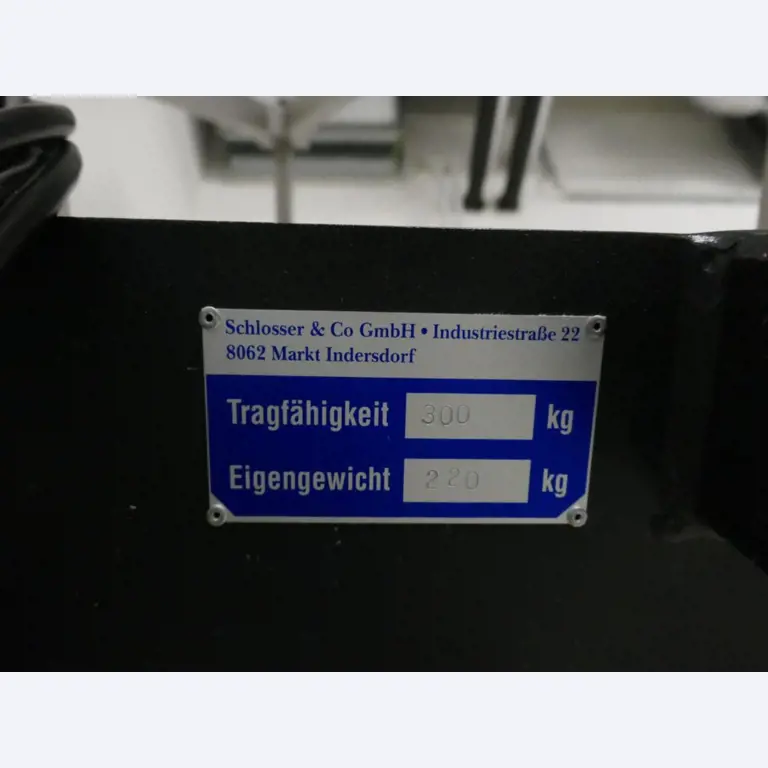 Medyczny sprzęt techniczny, wyposażenie sal operacyjnych, sterylne tace oraz sprzęt i meble szpitalne-2